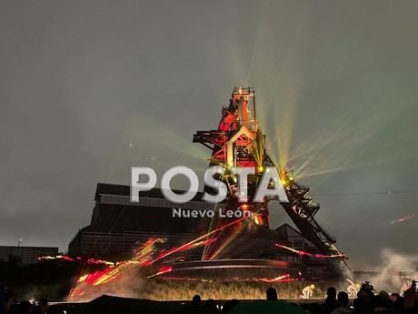 Presentan espectacular show de luces por 200 años de Nuevo León