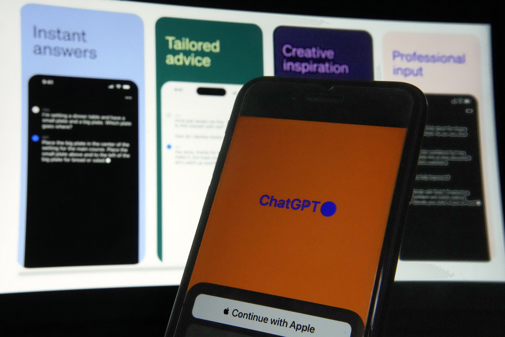 La aplicación ChatGPT de OpenAI se muestra en un iPhone en Nueva York, el 18 de mayo de 2023 (AP Foto/Richard Drew, Archivo)