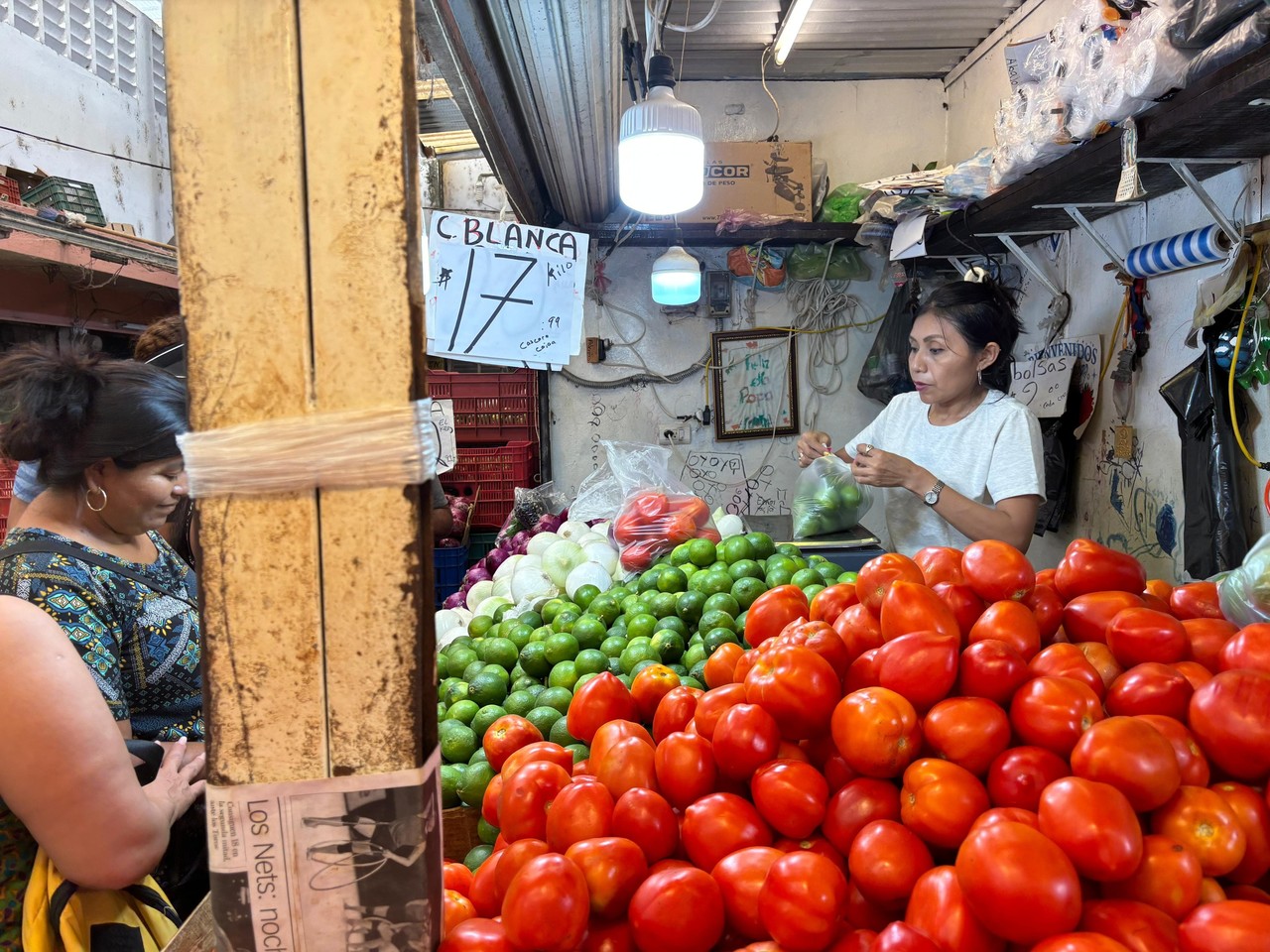 Locatarios del mercado Lucas de Gálvez de Mérida  señalan un incremento notable en el precio del limón.-Foto de Alejandra Vargas
