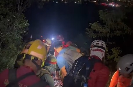 Rescatan a tres jóvenes extraviados en el Cerro del Topo Chico