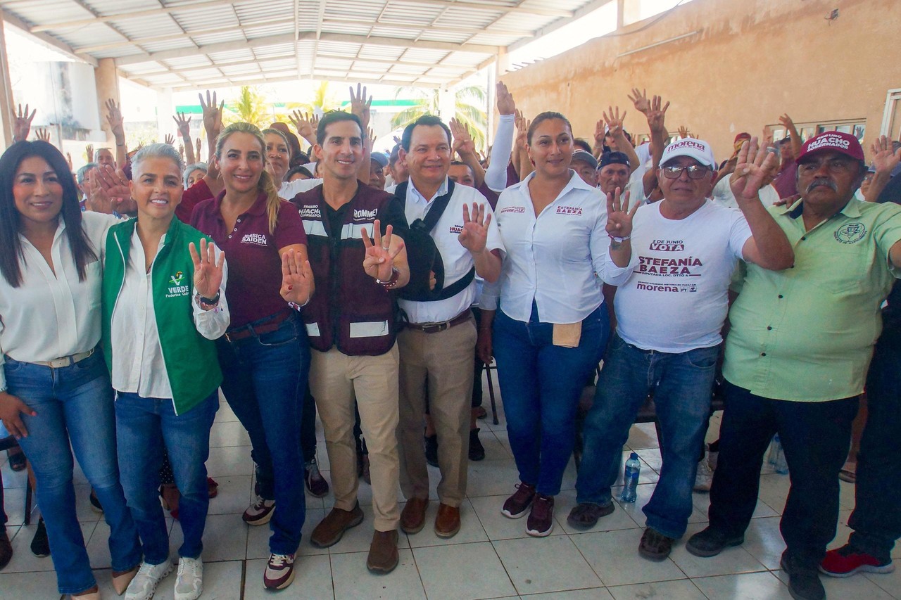 El candidato del pueblo Huacho Díaz Mena, en una asamblea con los Mototaxistas del oriente de la ciudad. Foto: Cortesía