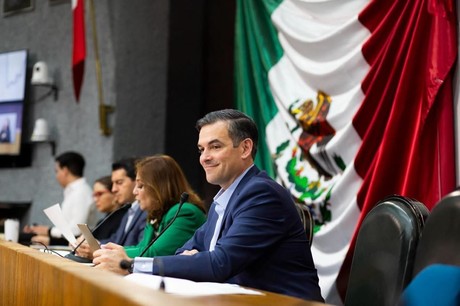 Deja Mauro Guerra la presidencia del Congreso local; se mantiene como diputado