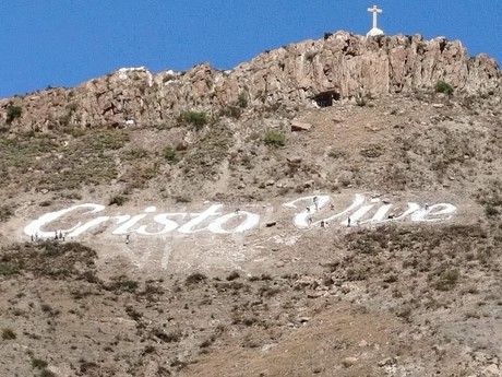 Dan ultimátum a Cristo Vive por modificación en la insignia del Cerro del Pueblo