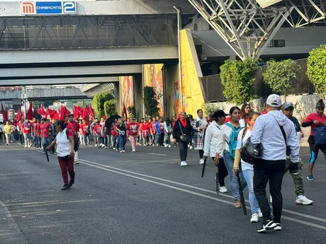 Integrantes del FPFV marchan por derecho a la vivienda, llegan al Zócalo