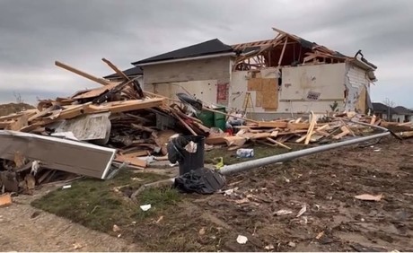 Tornados cobran vida de cuatro personas en Oklahoma y dejaron a miles sin luz