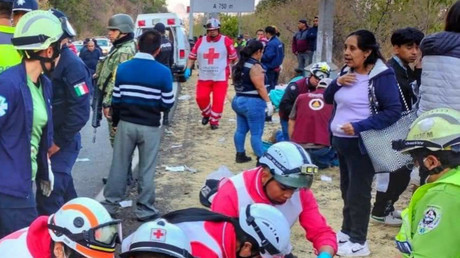 ¡Qué tragedia! Mueren 14 peregrinos en volcadu autobús en Malinalco