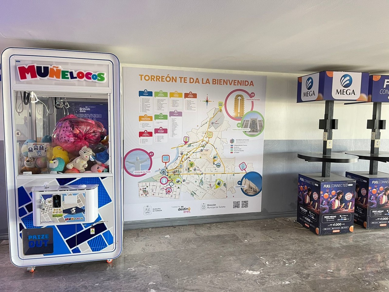 En la Central de Autobuses, se ha instalado un gran mapa en uno de los muros del lugar, que incluye la ubicación de museos, centros deportivos, teatros, hoteles y otros lugares de interés. (Fotografía: Gobierno de Torreón)