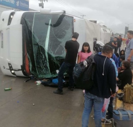 Deja volcadura de autobús proveniente de Veracruz 53 lesionados en Nuevo León