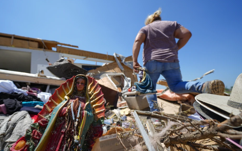 Condado del norte de Texas queda en ruinas tras paso de tornado. Foto. AP. Julio Cortez