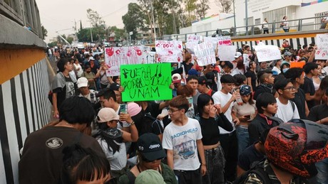 Marchan estudiantes del CCH Naucalpan, exigen justicia