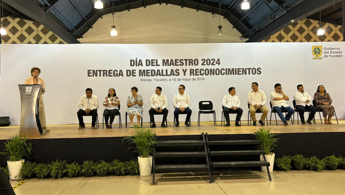 En el evento se reconocieron los años de servicio a casi 400 maestros yucatecos Fotos: Alejandra Vargas