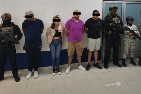 Presuntos falsificadores son detenidos, tenían credencial de Martí Batres