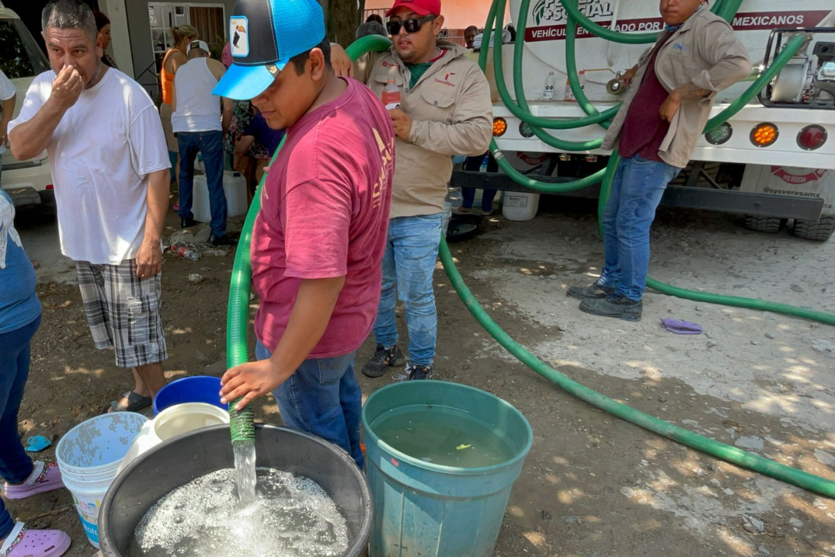 Debido a la crisis hídrica, en el siur de Tamaulipas se llevan a cabo tandeos y suministro de agua potable por medio de pipas. Foto: Axel Hassel