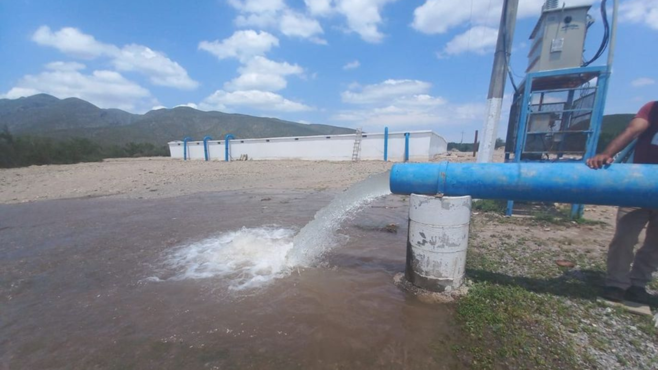 Suministro de agua de SIMAS / Foto: Ayuntamiento de Sabinas, Coahuila