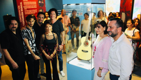 La guitarra 'Curandera' se une al acervo del museo del Palacio de la Música