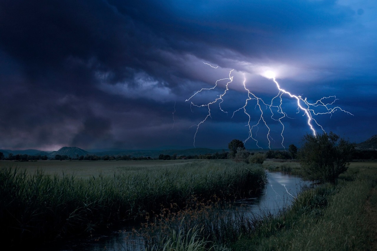 Imagen ilustrativa de tormenta eléctrica. Foto: Freepik