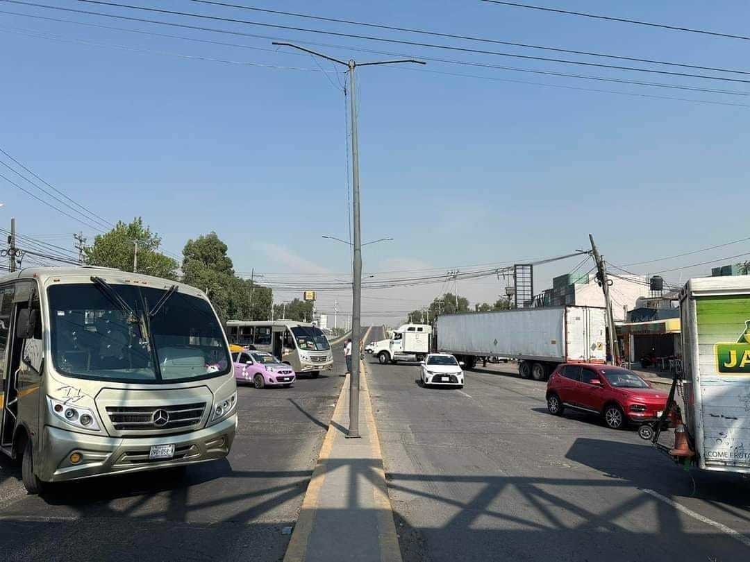 Las autoridades municipales de Tultiltán advirtieron que los bloqueos podrían permanecer varias horas, tomen sus precauciones. Foto: FB Periódico Izcalli