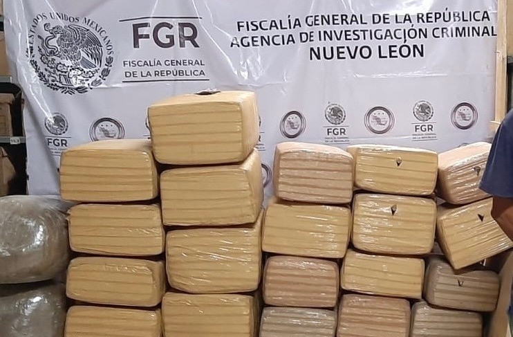 Los paquetes incautados por elementos de la Fiscalía General de la República. Foto: FGR.