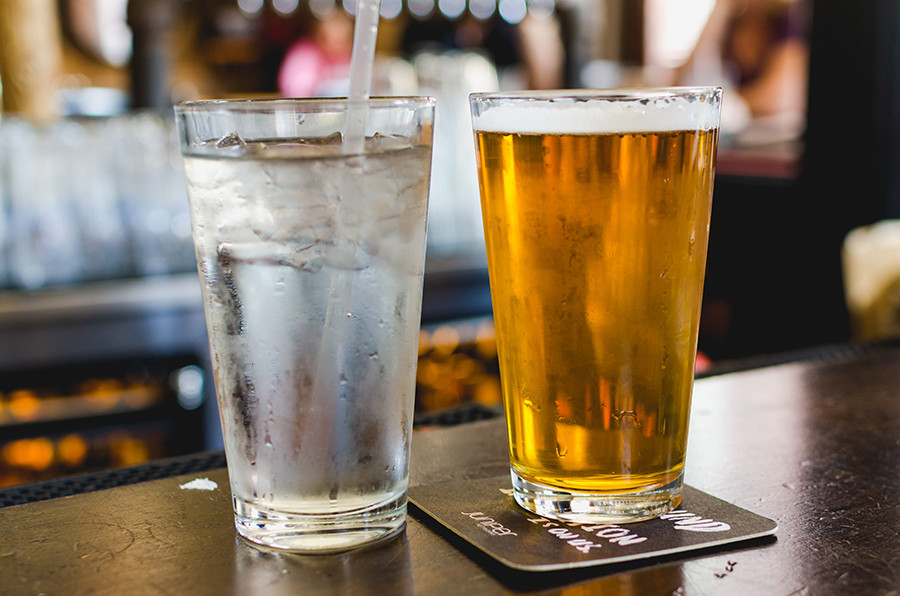 Las bebidas alcohólicas solo provoca una deshidratación. Foto: Cortesía