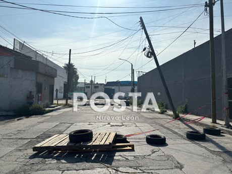 Sin luz, internet y telefonía en colonia Cementos en Monterrey