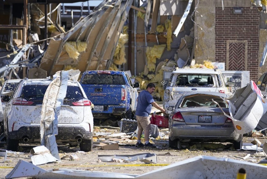 Tormentas mortales dejan al menos 20 muertos en Texas, Oklahoma y Arkansas.  (AP Foto/Julio Cortez)