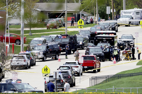 Autoridades en Wisconsin neutralizan a persona armada en secundaria de Mount Horeb
