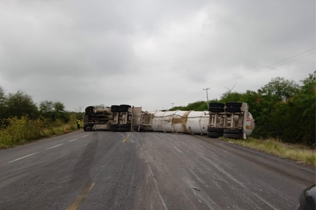 El accidente sea registró en el kilómetro 79 del tramo Reynosa- San Fernando, a la altura del ejido Palo Blanco. Foto: Agencia