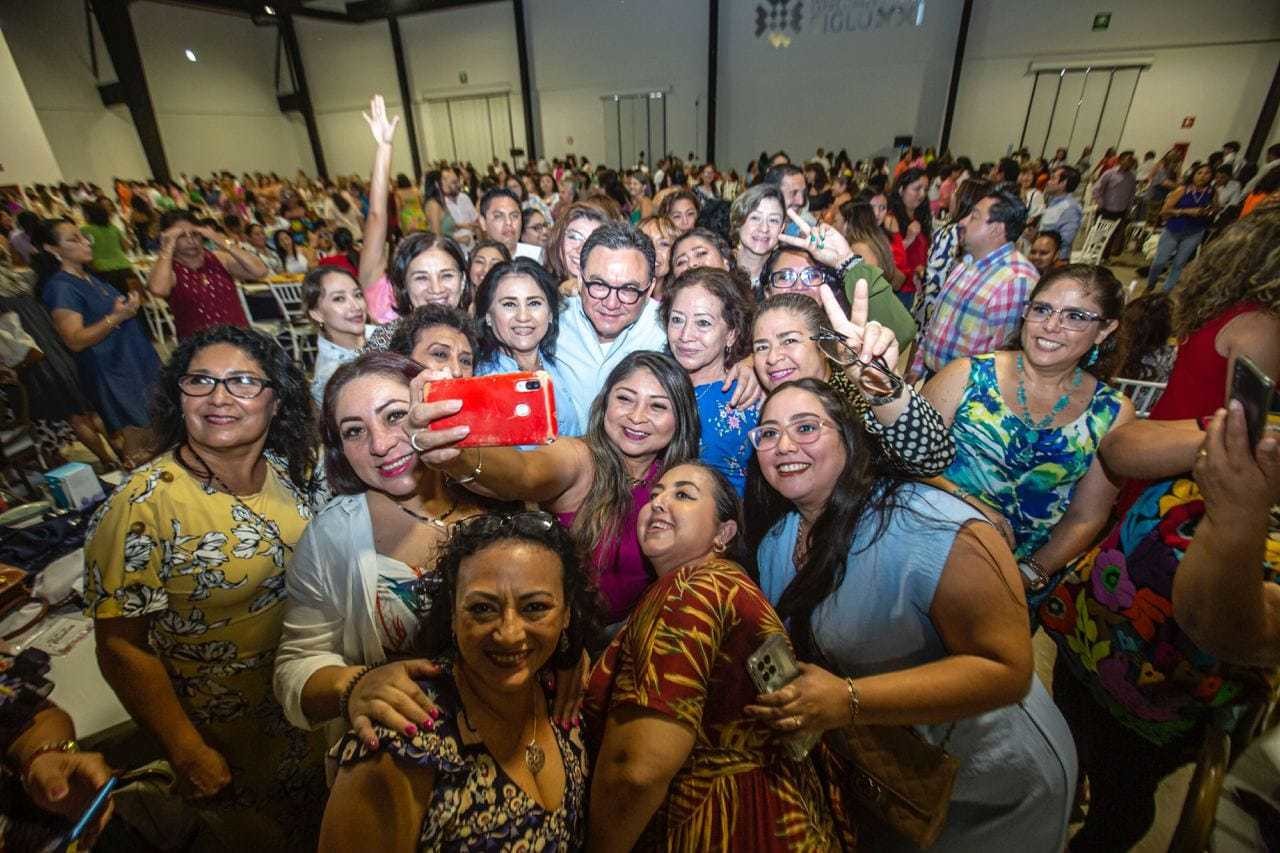Celebración del Día de la Madre, del sistema educativo de Yucatán. Foto: Redes sociales