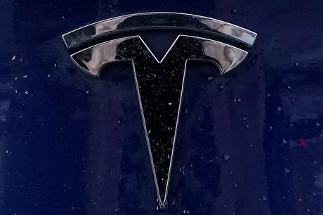 ¡Otra falla de Tesla! Llama a revisión a 125 mil autos por falla grave