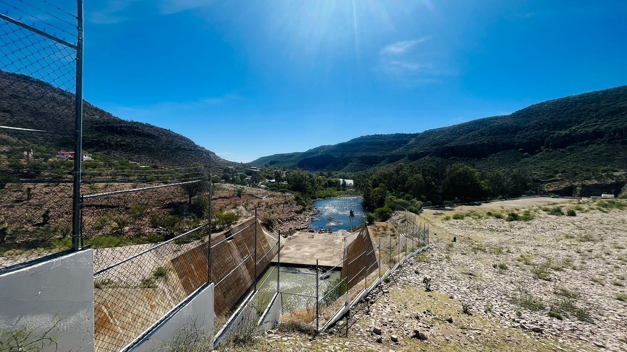 Las autoridades municipales y estatales, trabajan en coordinación para llevar agua a la zona rural del municipio de Durango. Foto: Jesús Carrillo.