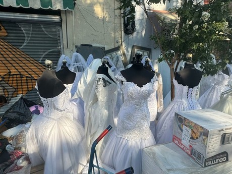 ¿Y mi vestido? Seis tiendas desalojadas en 'la calle de las novias'