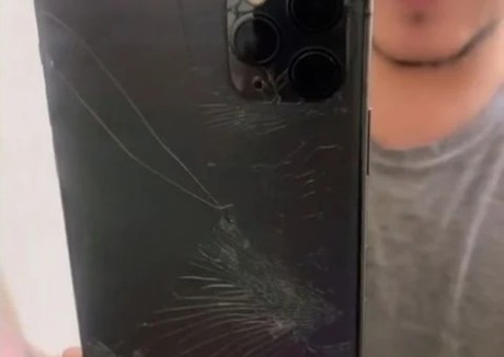 Joven pone su iPhone en el congelador y se le estrella la pantalla