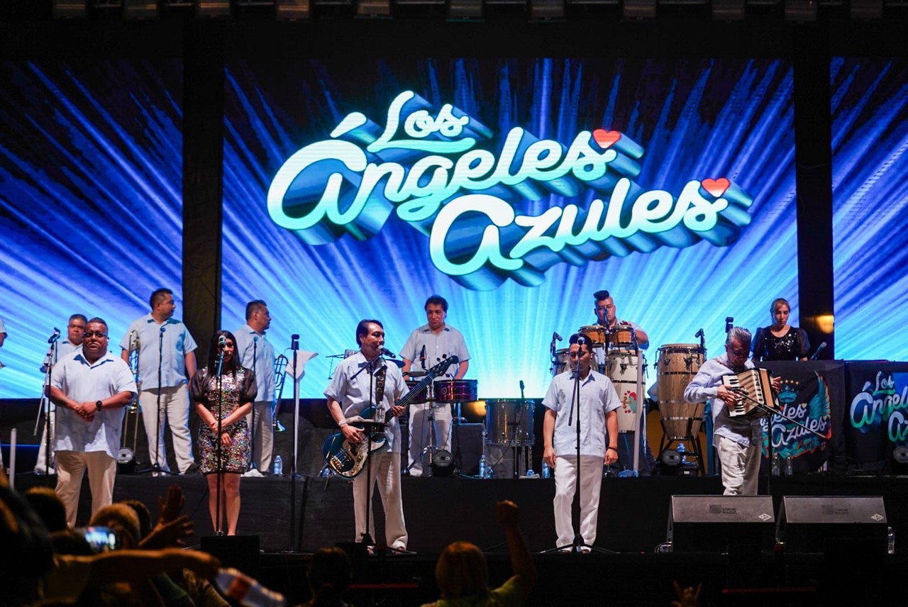 Los Ángeles Azules interpretaron sus clásicos en el festejo del Día de las Madres. (Fotografía: Gobierno Ramos Arizpe)