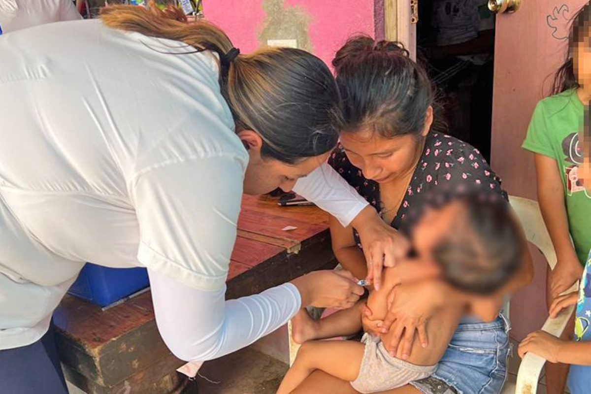 Aplicacion de vacunas en colonias de Los Cabos. Foto: Gobierno de BCS