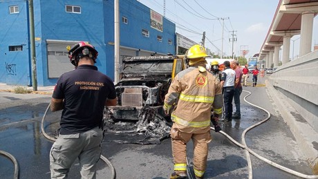 Se incendia camión de valores en Monterrey