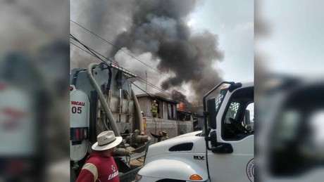 Se quema fábrica de colchones en Chicoloapan (VIDEO)