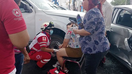 Choque en Monterrey: Dos vehículos impactados sin personas lesionadas