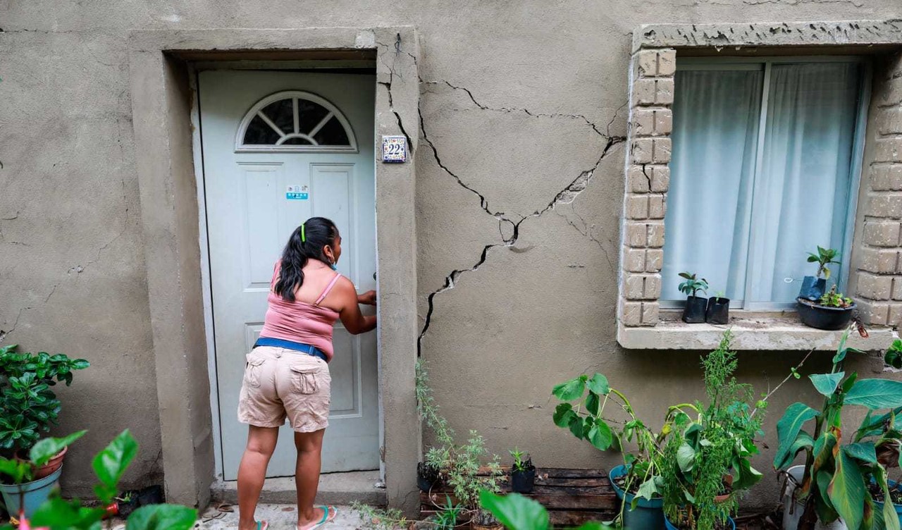 2 millones de casas inhabitables en el Estado de México: Coparmex. Foto: Foto: EFE/David Guzmán