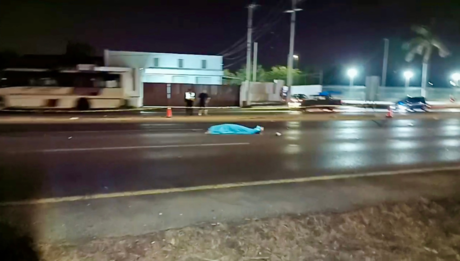 Tragedia en el Periférico de Mérida: Hombre muere atropellado por varios autos