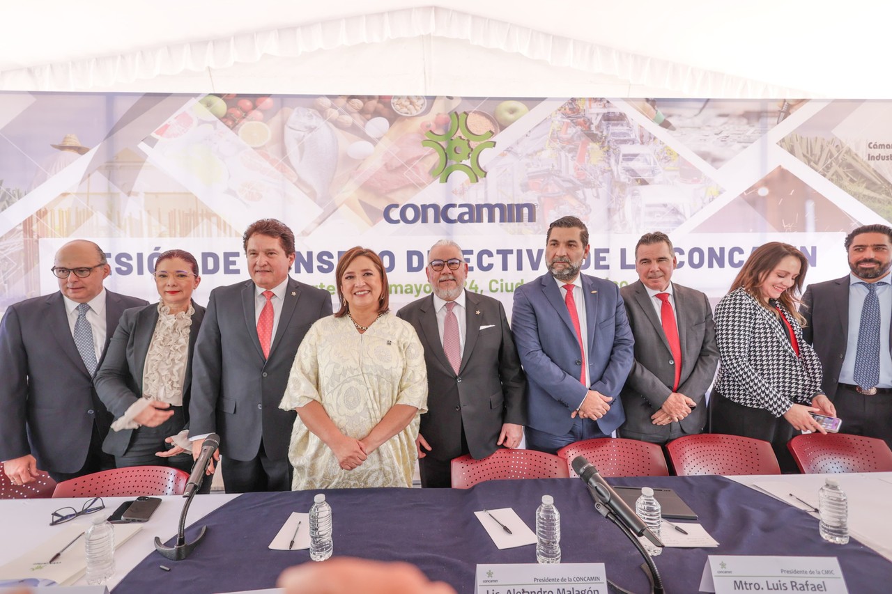 Xóchitl Gálvez junto al Consejo Directivo de Concamin. (Fotografía: Xóchitl Gálvez)