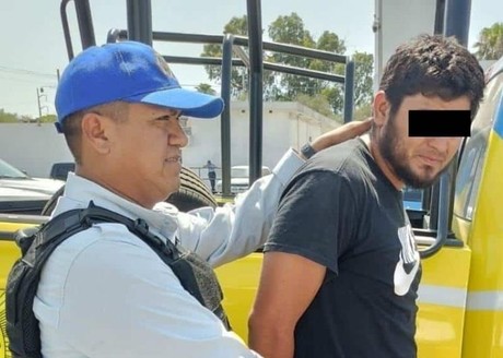 Detienen a hombre por manejar camioneta robada en Monterrey