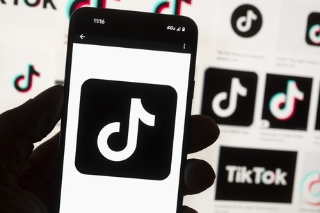 TikTok implementa etiquetas de IA para combatir desinformación