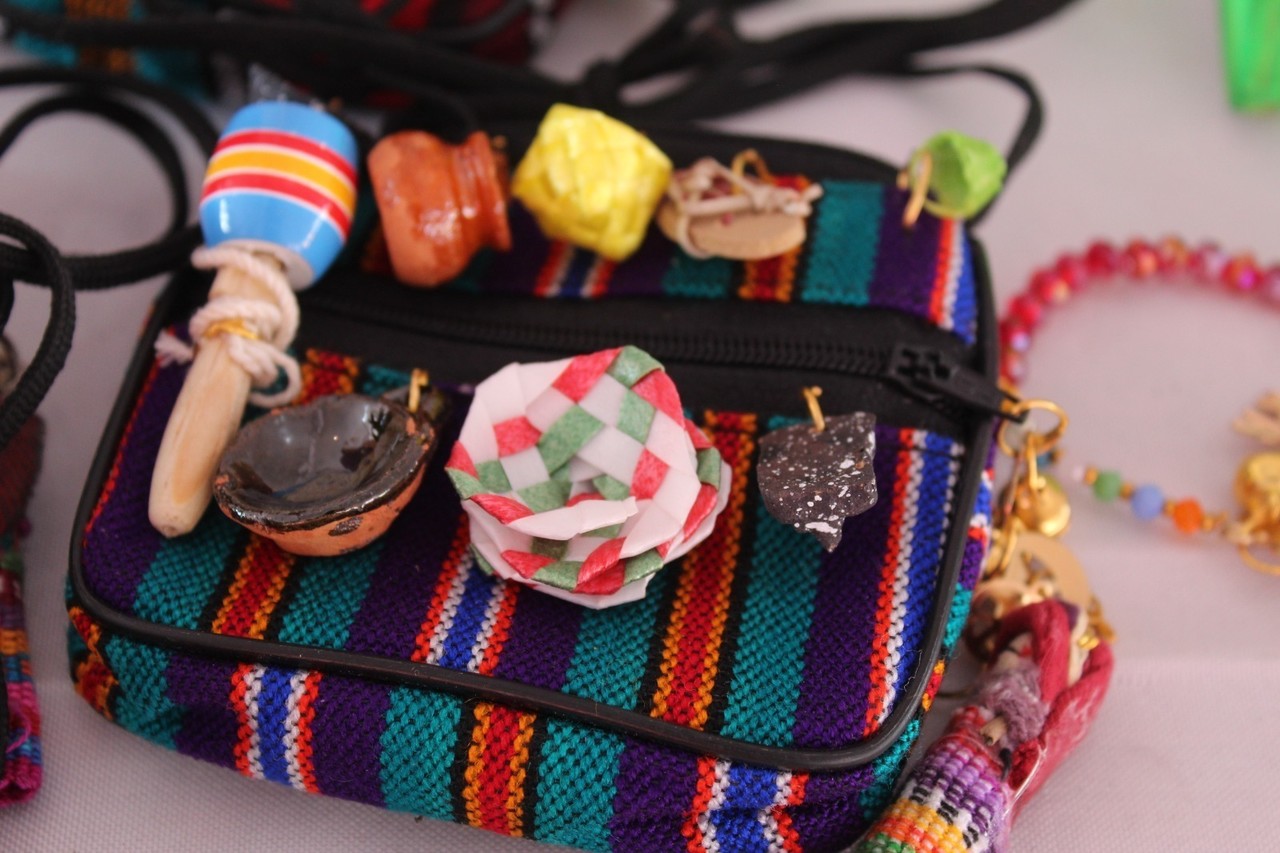 Ofrecen una gama de artesanías que plasman las tradiciones culturales. Imagen: GEM
