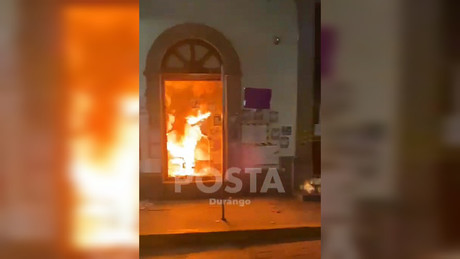Incendian tienda Coppel de Durango tras feminicidio ocurrido en su interior