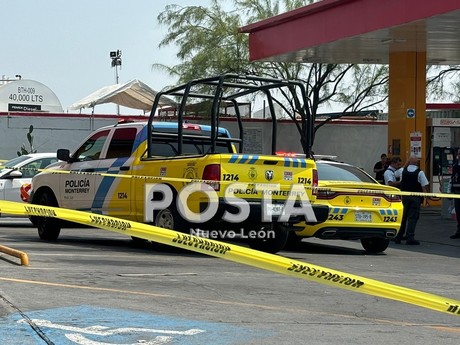 Asaltan gasolinera a balazos en Monterrey
