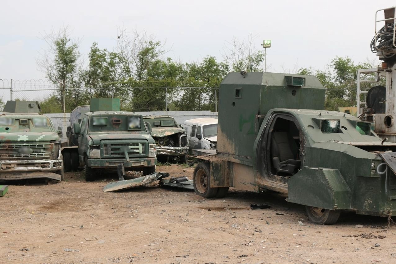 La FGR destruyó 42 vehículos decomisados a la delincuencia organizada. Foto: FGR