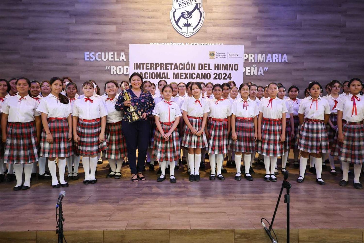 Integrantes de Escuela Secundaria “Agustín Vadillo Cicero” obtienen el primer lugar en la Fase Estatal del Concurso de Interpretación del Himno Nacional Mexicano 2024. Foto: SEGEY