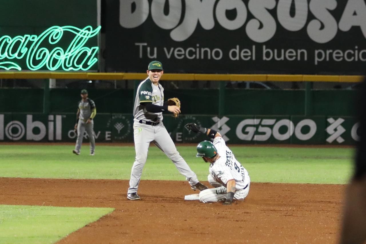 Los Leones de Yucatán abrieron con una derrota  el primer juego de la serie ante los vigentes campeones Pericos de Puebla.- Foto de Alejandro Zapata Sosa