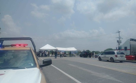 Manifestantes mantienen cerrada la carretera Victoria - Matamoros