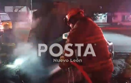 Incendio consume auto en avenida Colón